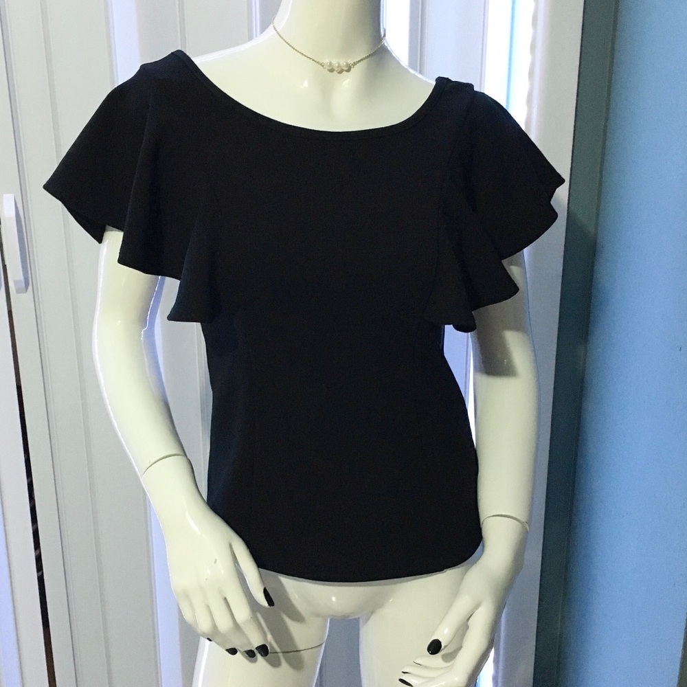 🦇Black Ruffled Short Sleeve Top🦇